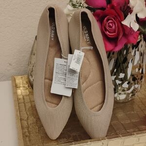 Old Navy Women's Beige Knit Flats